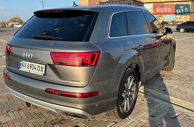 Позашляховик / Кросовер Audi Q7 2015 в Краснограді