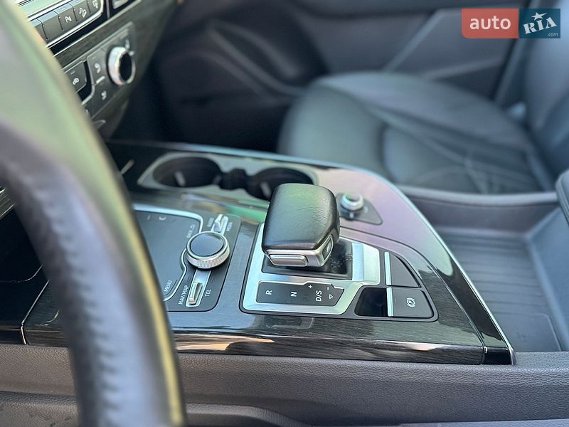 Позашляховик / Кросовер Audi Q7 2015 в Краснограді