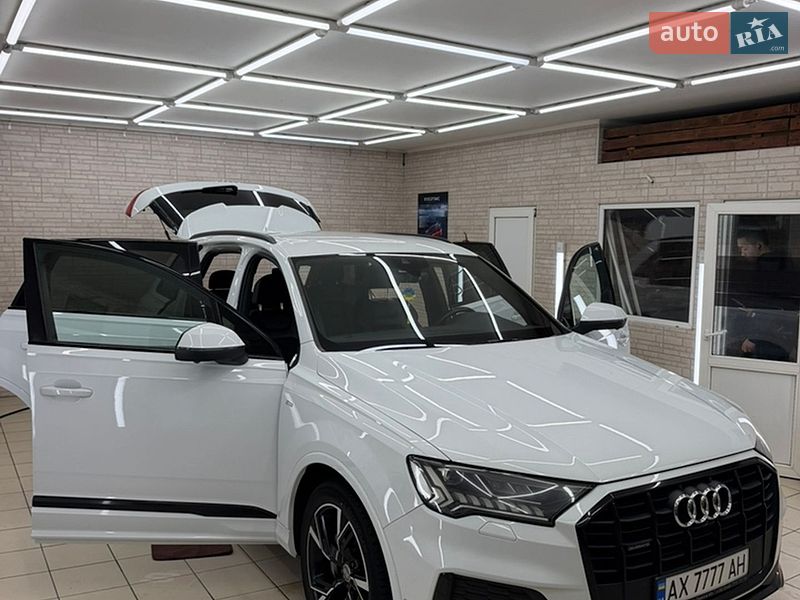 Внедорожник / Кроссовер Audi Q7 2021 в Киеве