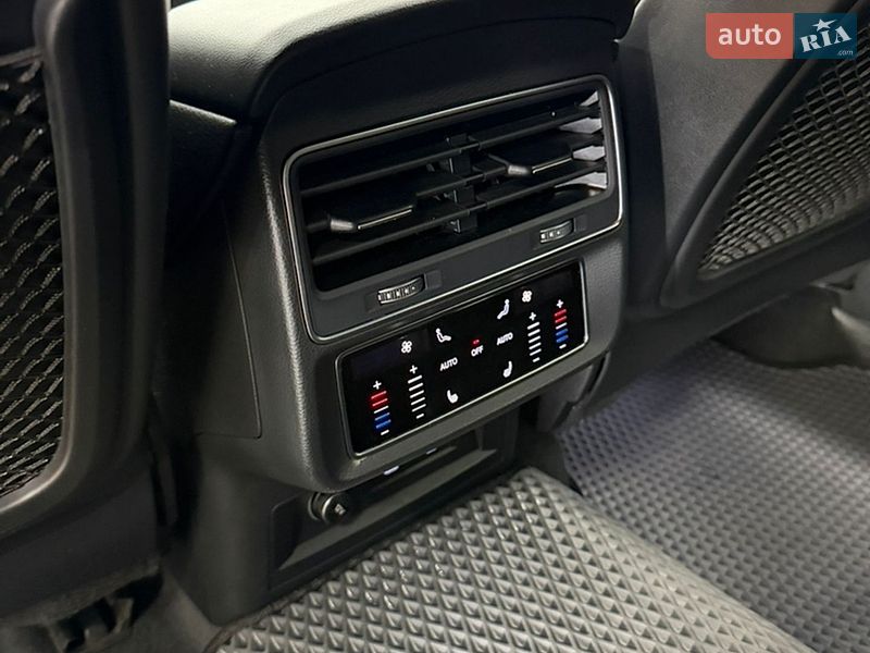 Внедорожник / Кроссовер Audi Q7 2021 в Киеве