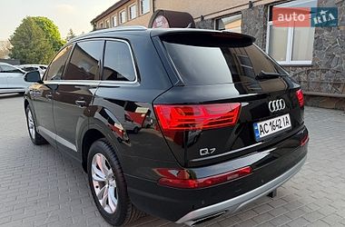 Позашляховик / Кросовер Audi Q7 2017 в Володимирі