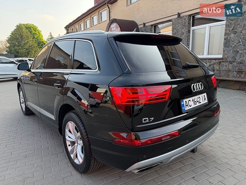 Позашляховик / Кросовер Audi Q7 2017 в Володимирі