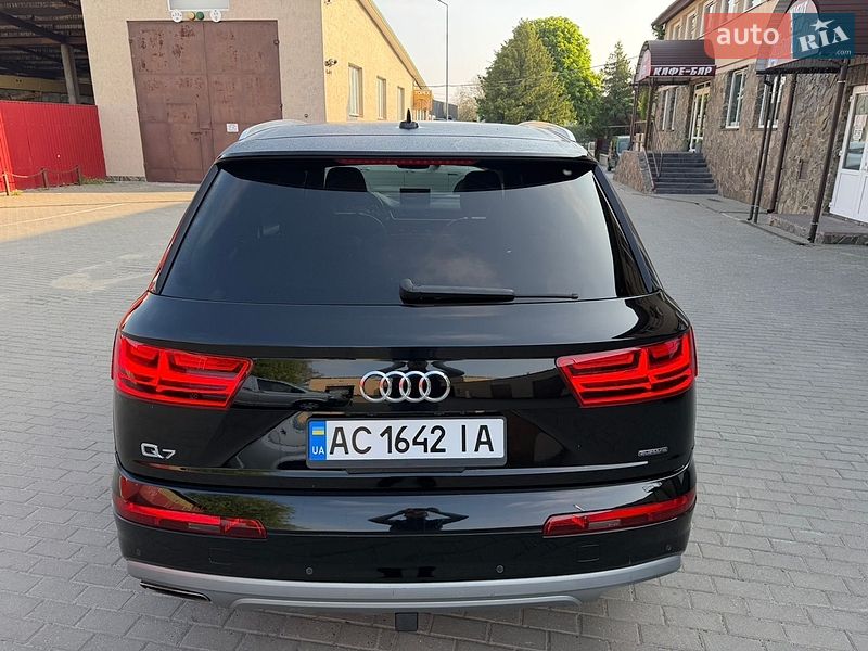 Позашляховик / Кросовер Audi Q7 2017 в Володимирі