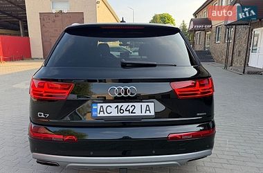 Позашляховик / Кросовер Audi Q7 2017 в Володимирі
