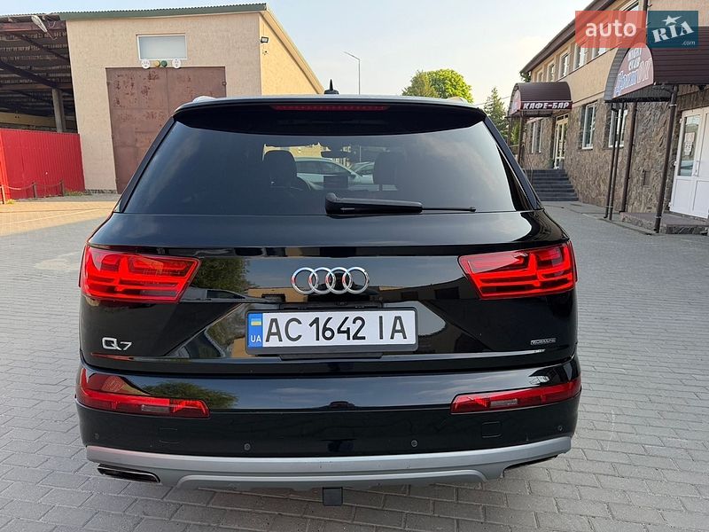 Позашляховик / Кросовер Audi Q7 2017 в Володимирі