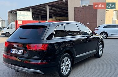 Позашляховик / Кросовер Audi Q7 2017 в Володимирі