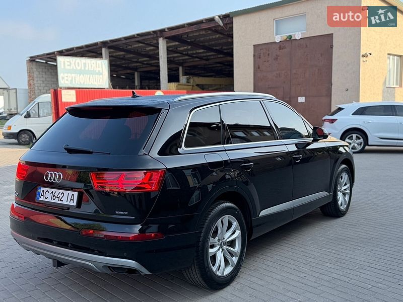 Позашляховик / Кросовер Audi Q7 2017 в Володимирі