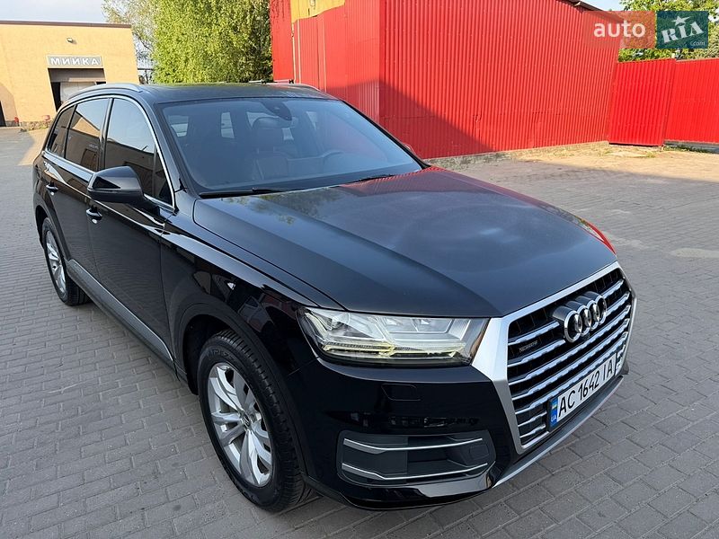 Позашляховик / Кросовер Audi Q7 2017 в Володимирі
