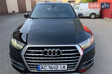 Позашляховик / Кросовер Audi Q7 2017 в Володимирі