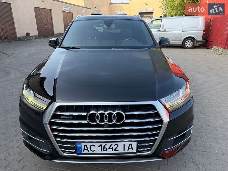 Позашляховик / Кросовер Audi Q7 2017 в Володимирі