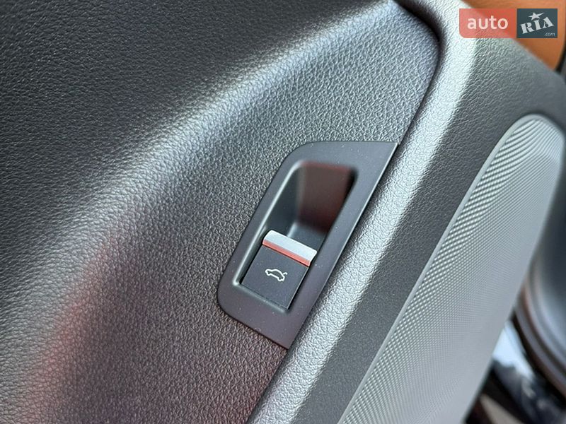 Позашляховик / Кросовер Audi Q7 2017 в Володимирі
