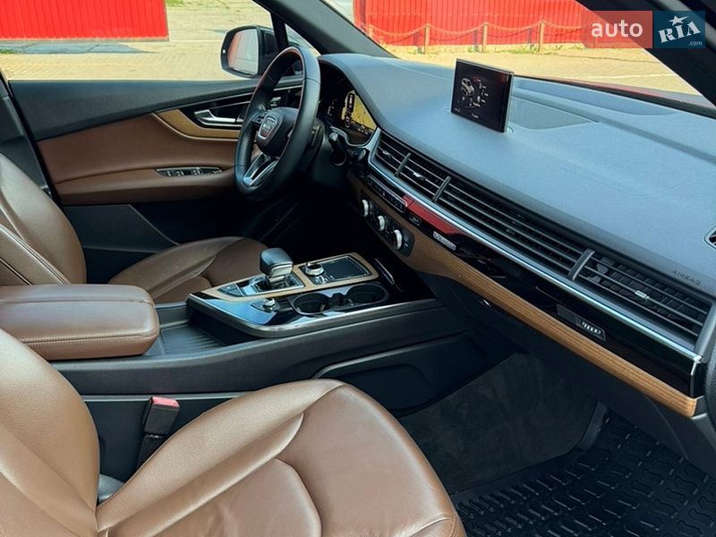 Позашляховик / Кросовер Audi Q7 2017 в Володимирі