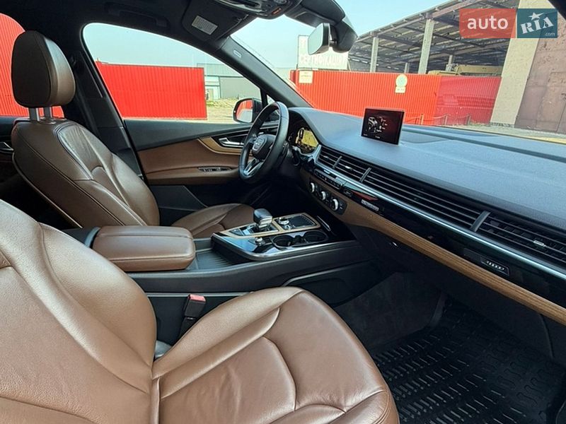 Позашляховик / Кросовер Audi Q7 2017 в Володимирі