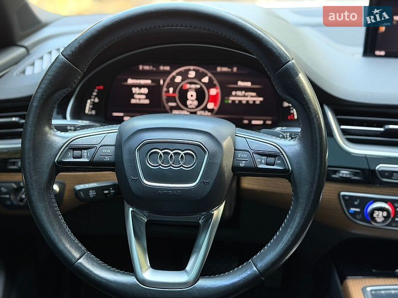 Внедорожник / Кроссовер Audi Q7 2016 в Киеве