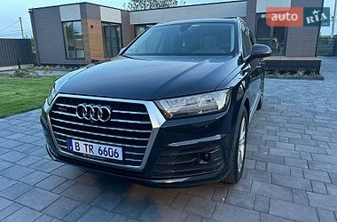 Позашляховик / Кросовер Audi Q7 2016 в Рівному