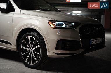 Позашляховик / Кросовер Audi Q7 2020 в Києві