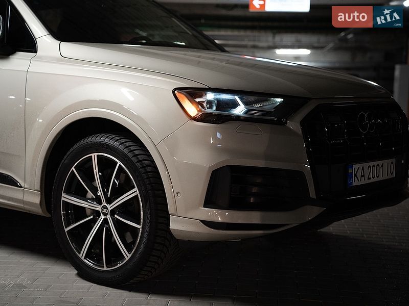 Позашляховик / Кросовер Audi Q7 2020 в Києві