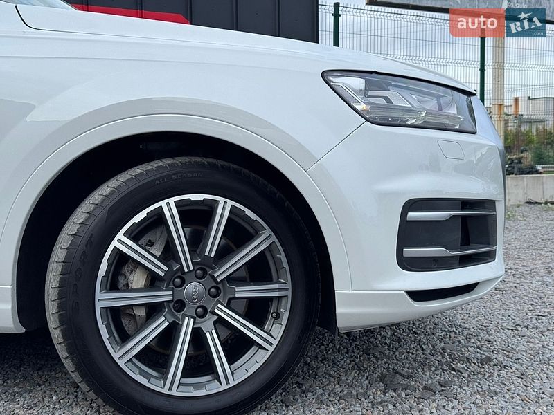 Внедорожник / Кроссовер Audi Q7 2016 в Луцке