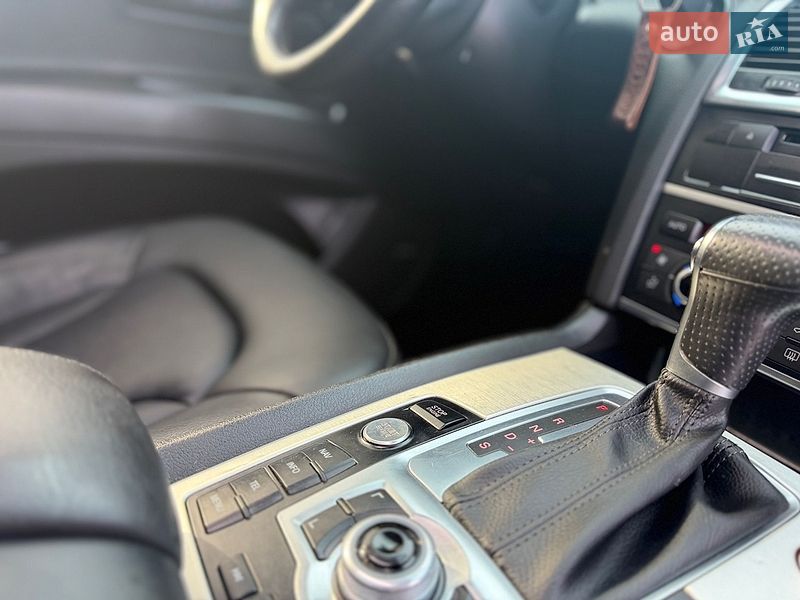Позашляховик / Кросовер Audi Q7 2012 в Сарнах