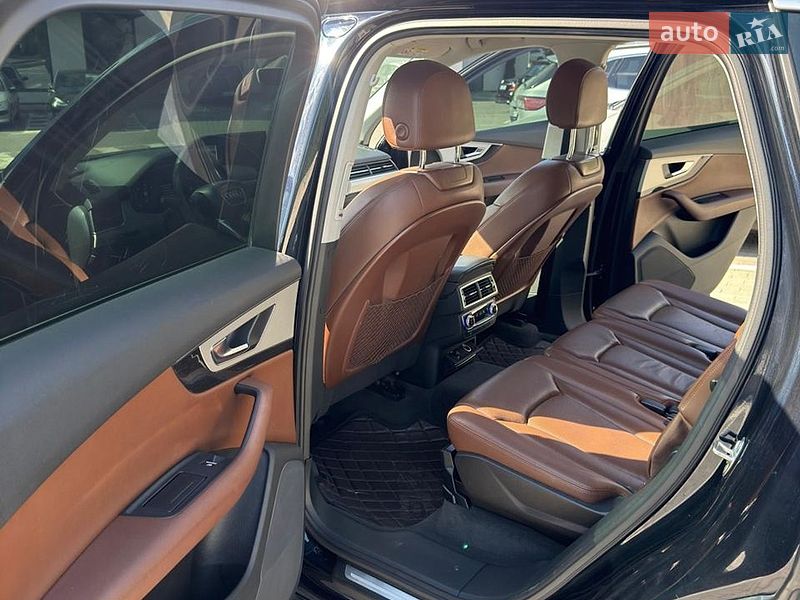 Позашляховик / Кросовер Audi Q7 2015 в Рівному