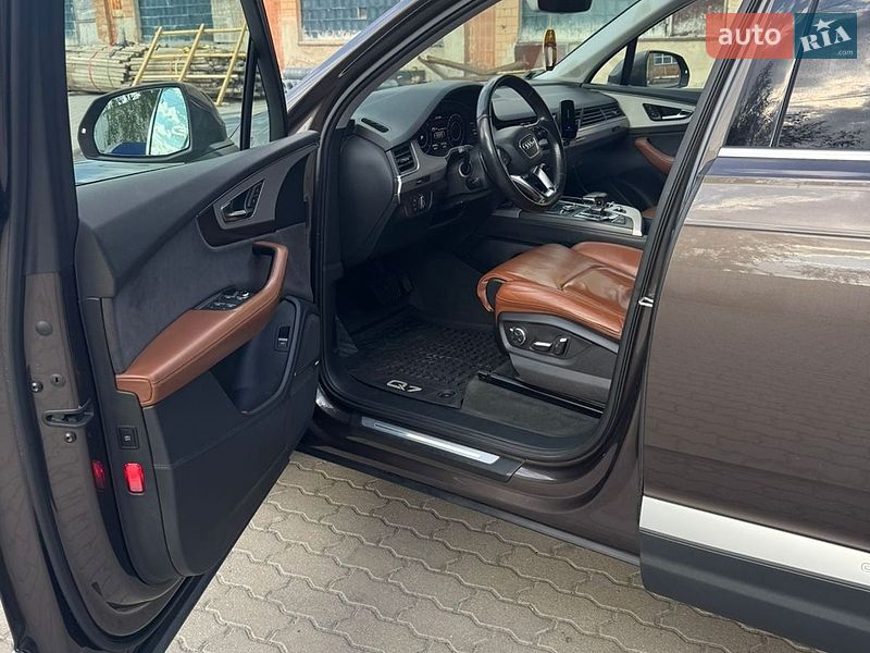 Позашляховик / Кросовер Audi Q7 2015 в Рівному