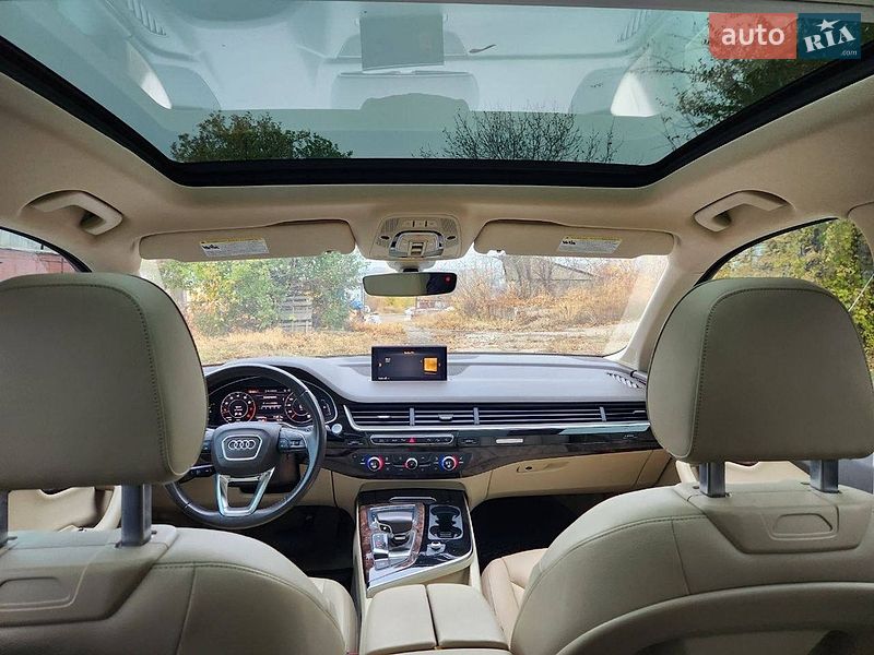 Позашляховик / Кросовер Audi Q7 2018 в Градизьку