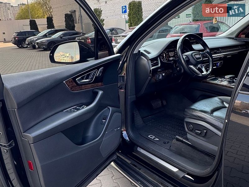 Позашляховик / Кросовер Audi Q7 2017 в Києві
