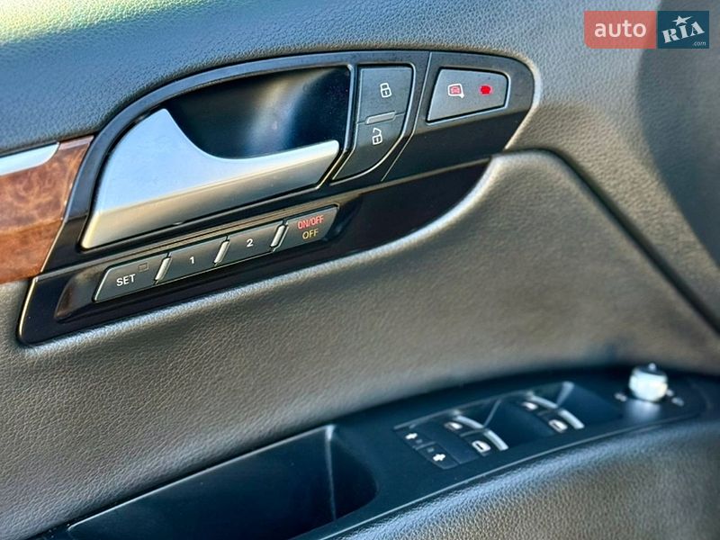 Внедорожник / Кроссовер Audi Q7 2015 в Новояворовске