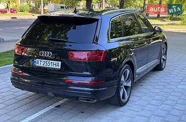Позашляховик / Кросовер Audi Q7 2017 в Рівному