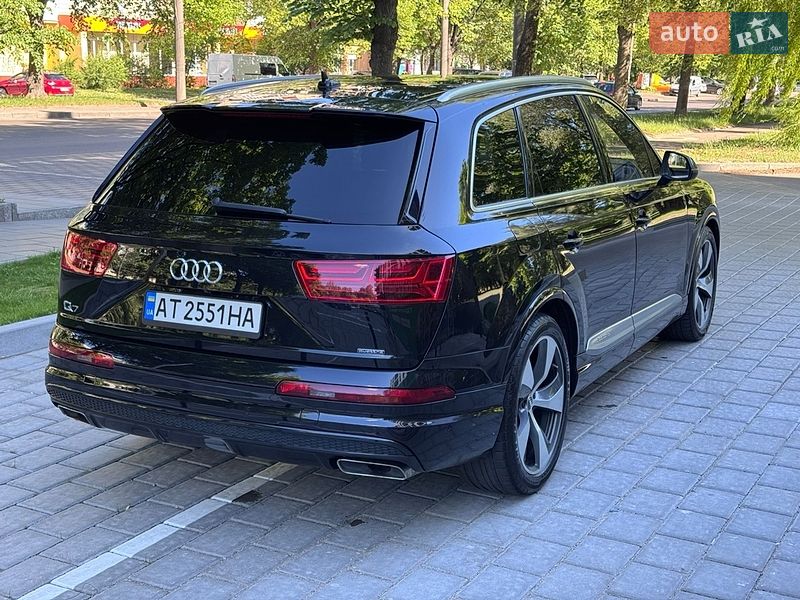 Позашляховик / Кросовер Audi Q7 2017 в Рівному