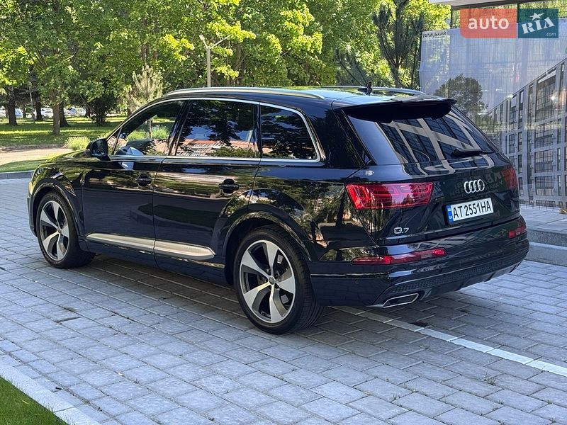 Позашляховик / Кросовер Audi Q7 2017 в Рівному
