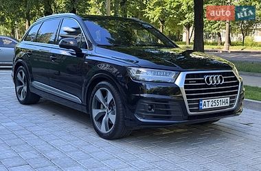 Позашляховик / Кросовер Audi Q7 2017 в Рівному
