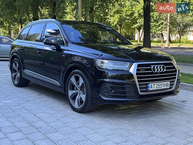 Позашляховик / Кросовер Audi Q7 2017 в Рівному