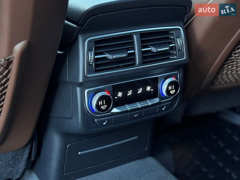 Позашляховик / Кросовер Audi Q7 2016 в Сарнах