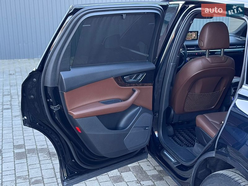 Позашляховик / Кросовер Audi Q7 2016 в Сарнах