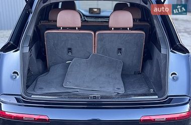Позашляховик / Кросовер Audi Q7 2016 в Сарнах