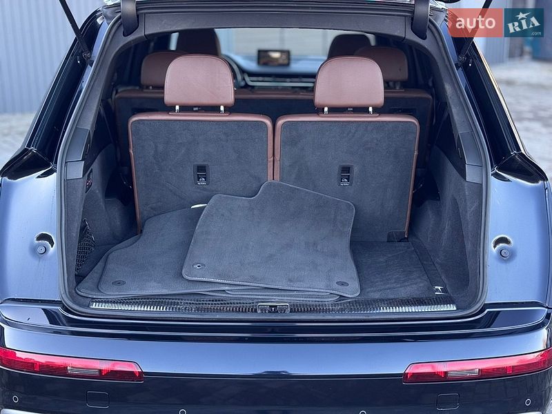 Позашляховик / Кросовер Audi Q7 2016 в Сарнах