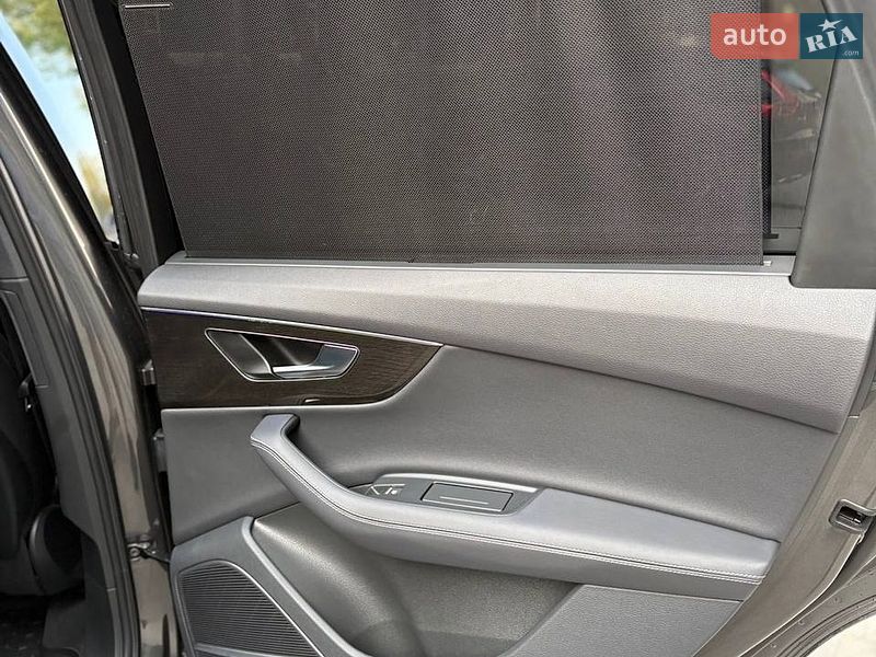 Внедорожник / Кроссовер Audi Q7 2024 в Новояворовске