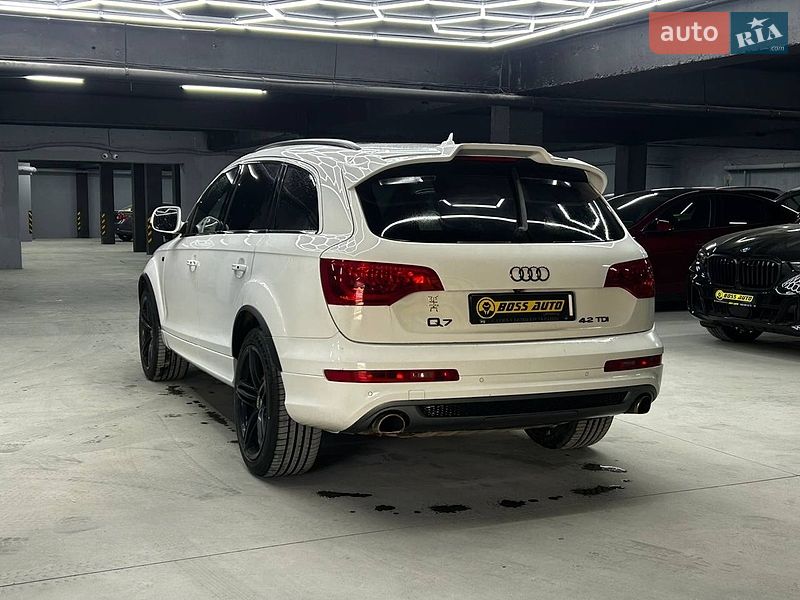 Внедорожник / Кроссовер Audi Q7 2012 в Черновцах