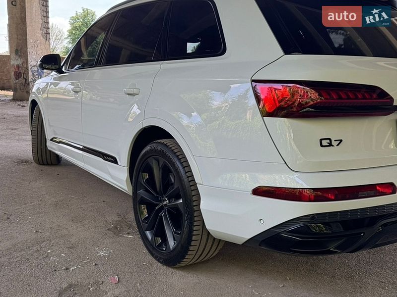 Внедорожник / Кроссовер Audi Q7 2022 в Киеве