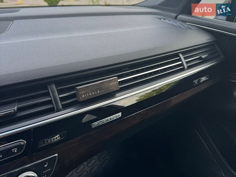 Внедорожник / Кроссовер Audi Q7 2016 в Черновцах