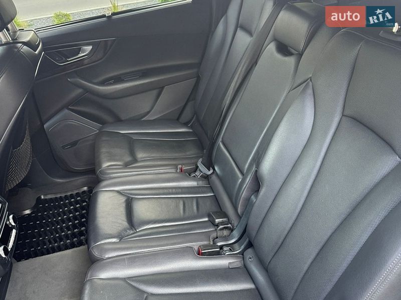 Внедорожник / Кроссовер Audi Q7 2016 в Черновцах
