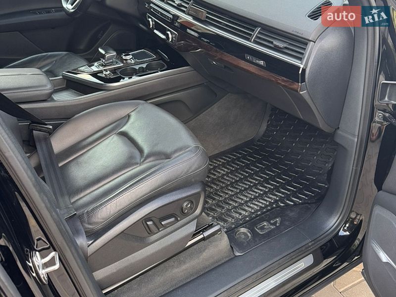 Внедорожник / Кроссовер Audi Q7 2016 в Черновцах