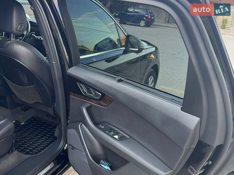 Внедорожник / Кроссовер Audi Q7 2016 в Черновцах