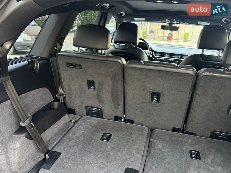 Внедорожник / Кроссовер Audi Q7 2016 в Черновцах