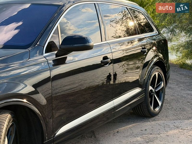Внедорожник / Кроссовер Audi Q7 2017 в Киеве