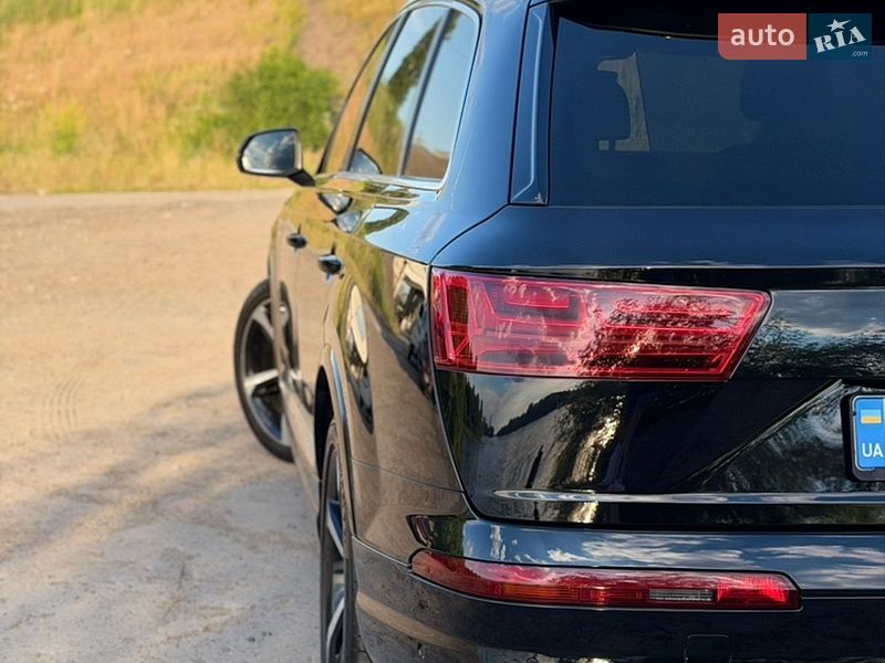 Внедорожник / Кроссовер Audi Q7 2017 в Киеве