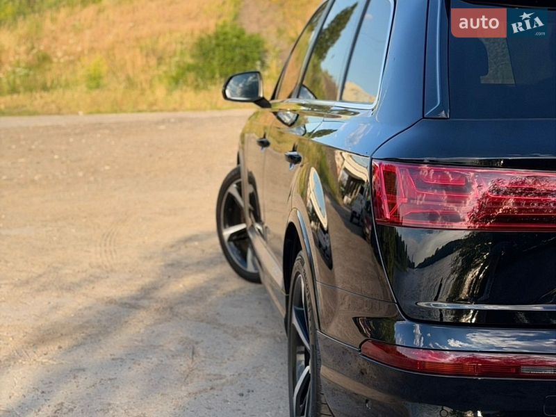 Внедорожник / Кроссовер Audi Q7 2017 в Киеве
