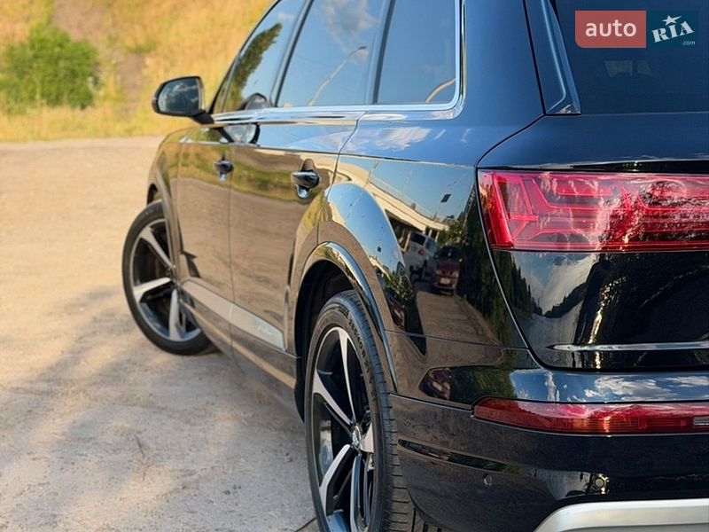 Внедорожник / Кроссовер Audi Q7 2017 в Киеве