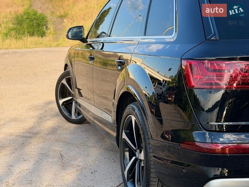 Позашляховик / Кросовер Audi Q7 2017 в Києві фото 16 Позашляховик / Кросовер Audi Q7 2017 в Києві